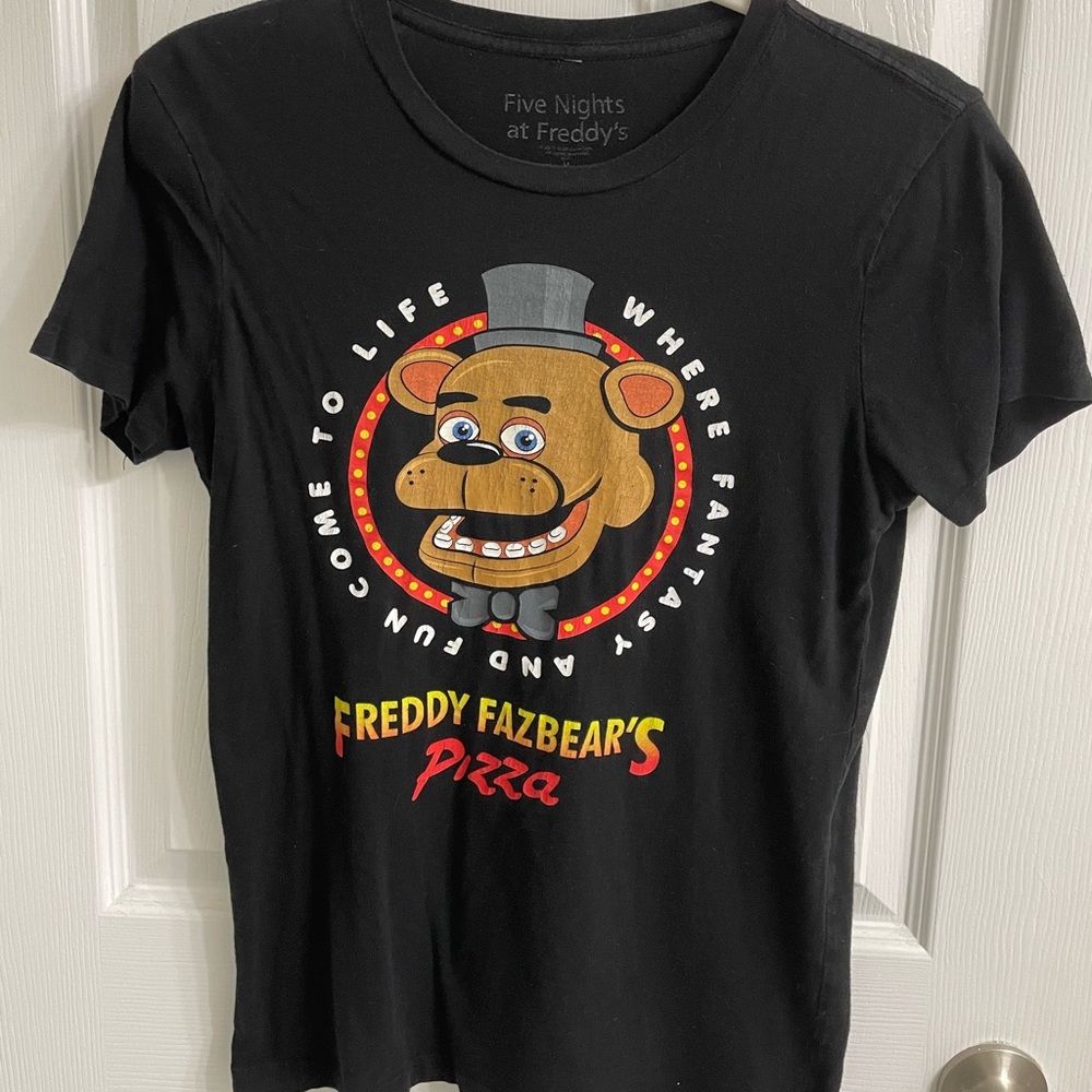 5/$25 Vintage Five Nights at Freddy’s Women’s Distressed Fitted Tee